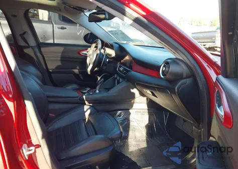 2017 Alfa Romeo Giulia Ti Awd из США, поврежденный, VIN ZARFAEENXH7543356